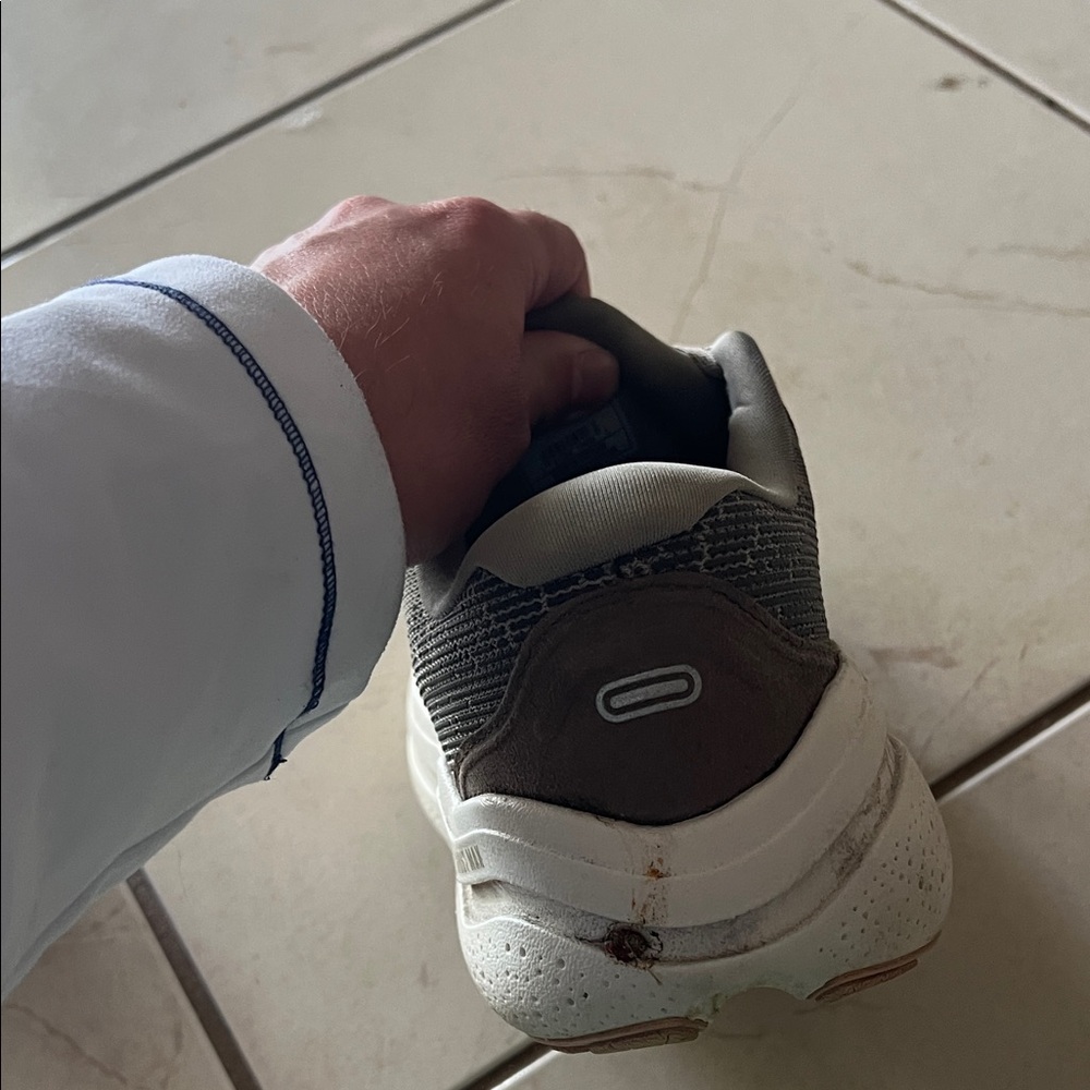 Brooks Ghost Max Men's Running Shoes in Gray and White - Picture 7 of 8